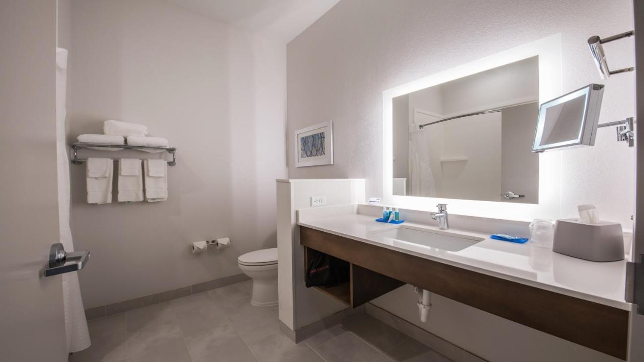 Holiday Inn Express & Suites - Dripping Springs - Austin Area By Ihg Buitenkant foto